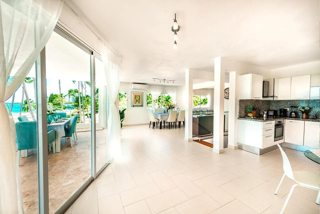 Beachfront Punta Cana Condo For Rent - Ocean View, Private Terrace, And Bbq شقة