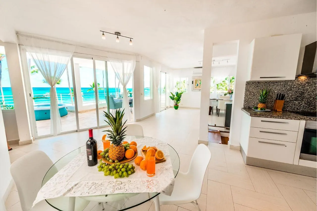 شقة Beachfront Punta Cana Condo For Rent - Ocean View, Private Terrace, And Bbq