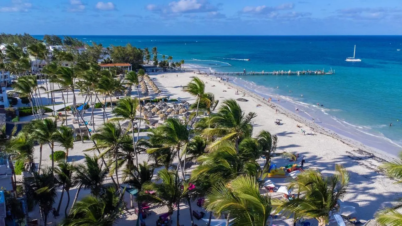 شقة Beachfront Punta Cana Condo For Rent - Ocean View, Private Terrace, And Bbq