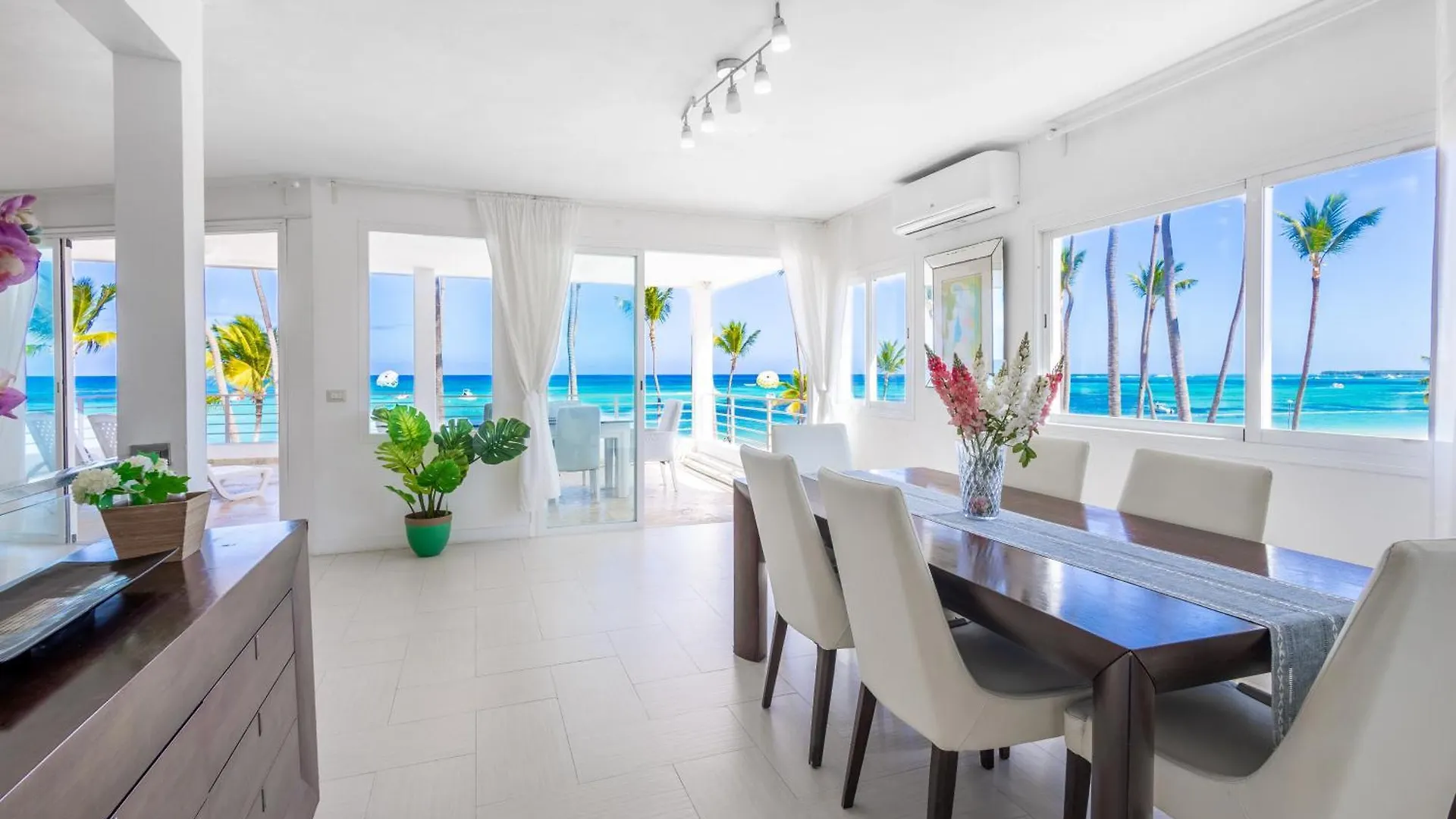 Beachfront Punta Cana Condo For Rent - Ocean View, Private Terrace, And Bbq 0*,  جمهورية الدومينيكان
