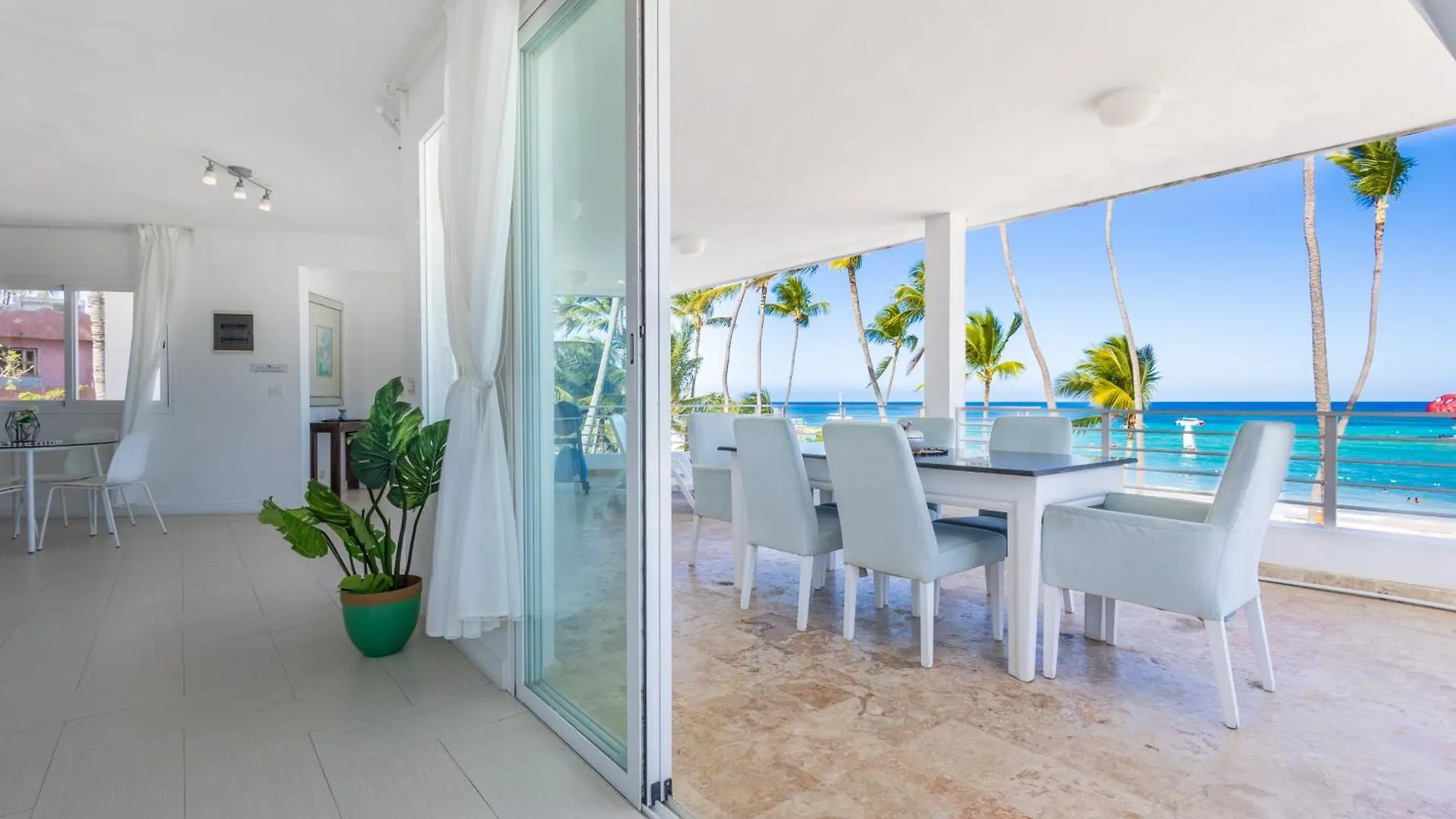Beachfront Punta Cana Condo For Rent - Ocean View, Private Terrace, And Bbq جمهورية الدومينيكان