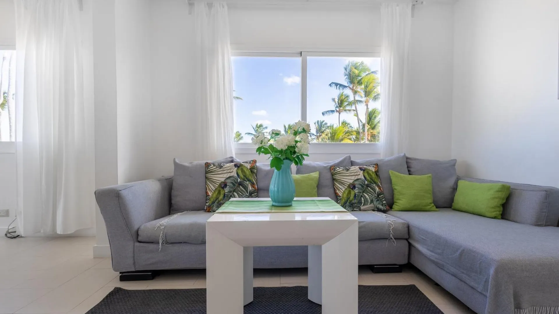 شقة Beachfront Punta Cana Condo For Rent - Ocean View, Private Terrace, And Bbq