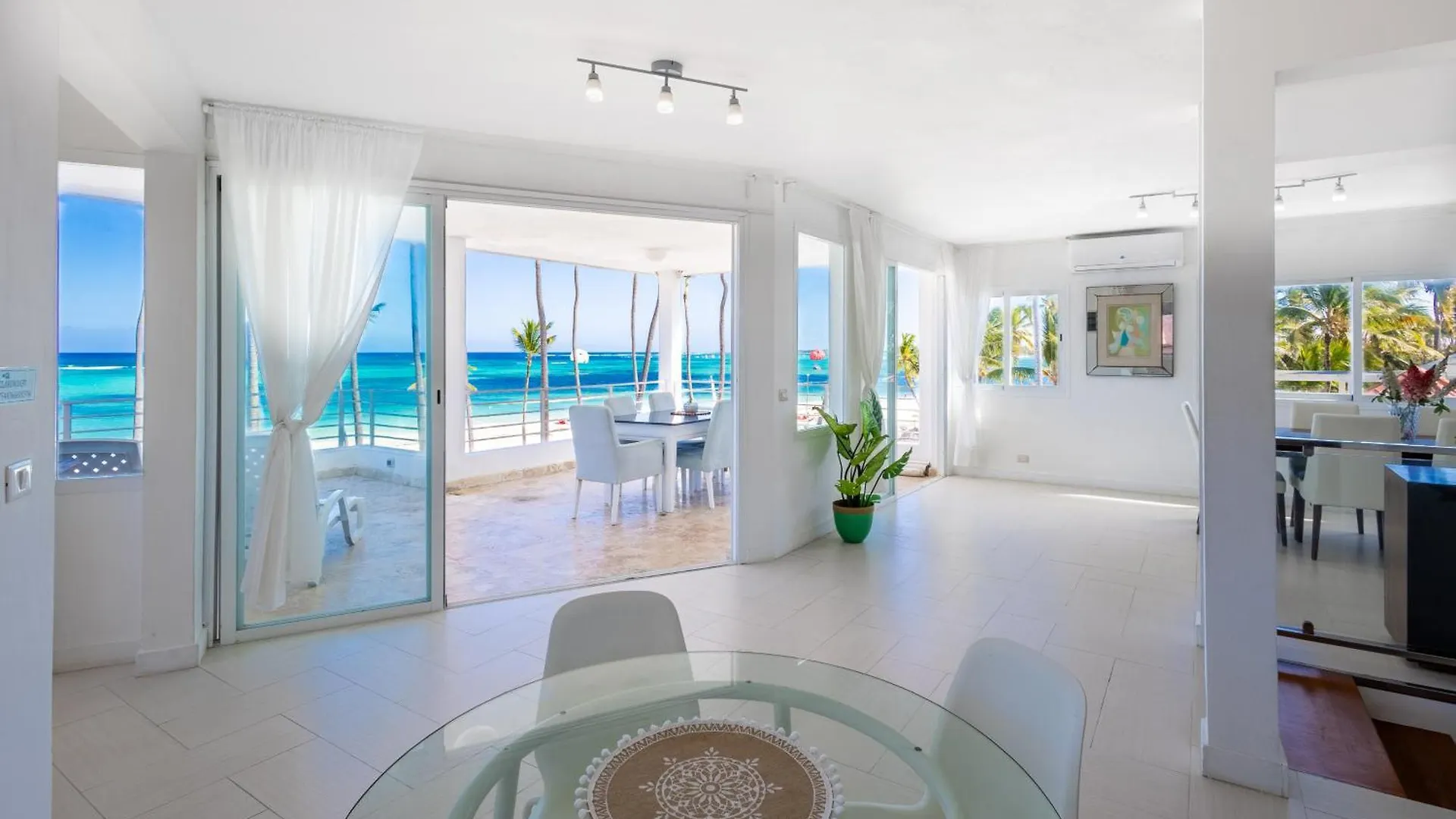 Beachfront Punta Cana Condo For Rent - Ocean View, Private Terrace, And Bbq 0*,  جمهورية الدومينيكان