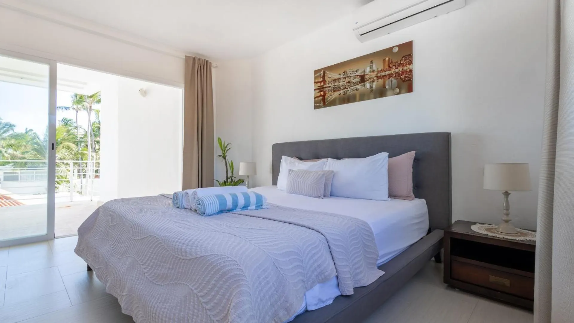 Beachfront Punta Cana Condo For Rent - Ocean View, Private Terrace, And Bbq شقة