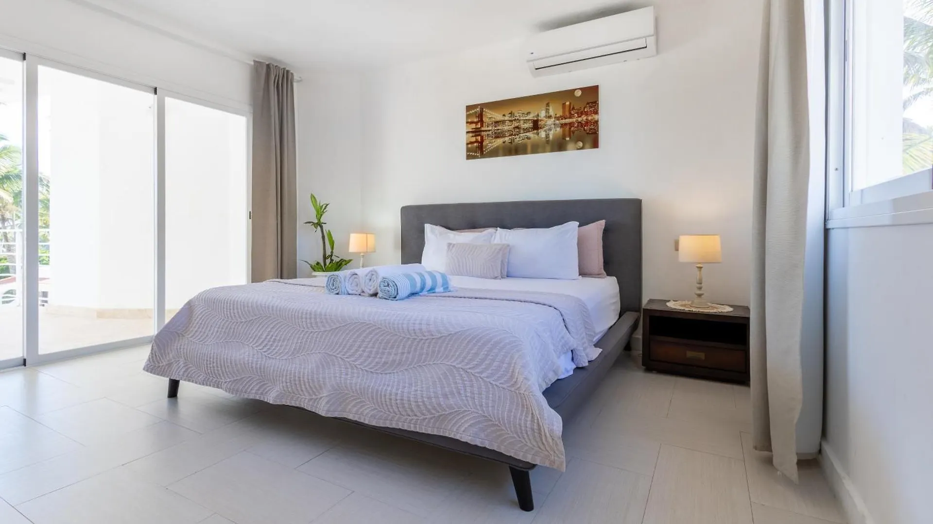شقة Beachfront Punta Cana Condo For Rent - Ocean View, Private Terrace, And Bbq