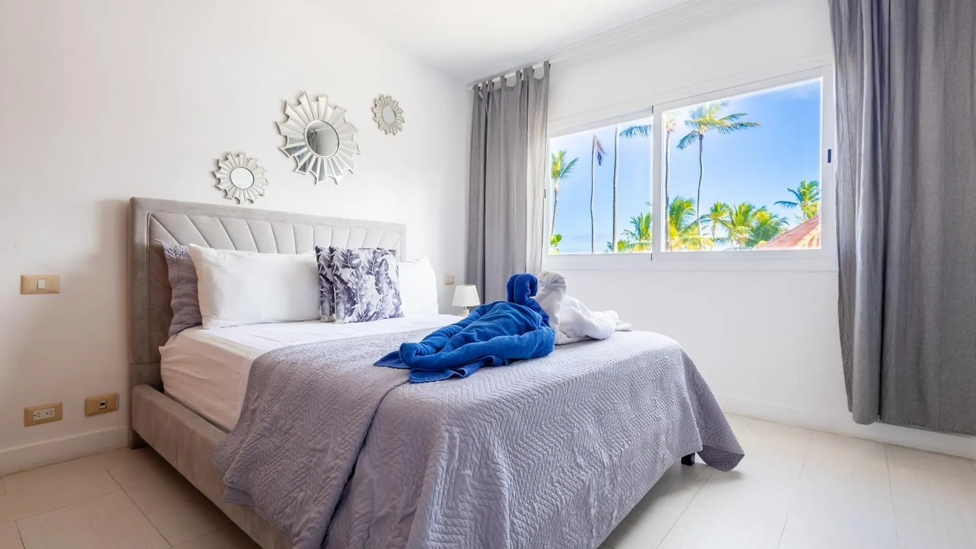 شقة Beachfront Punta Cana Condo For Rent - Ocean View, Private Terrace, And Bbq