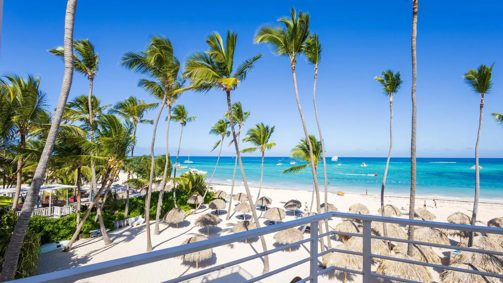 Beachfront Punta Cana Condo For Rent - Ocean View, Private Terrace, And Bbq شقة